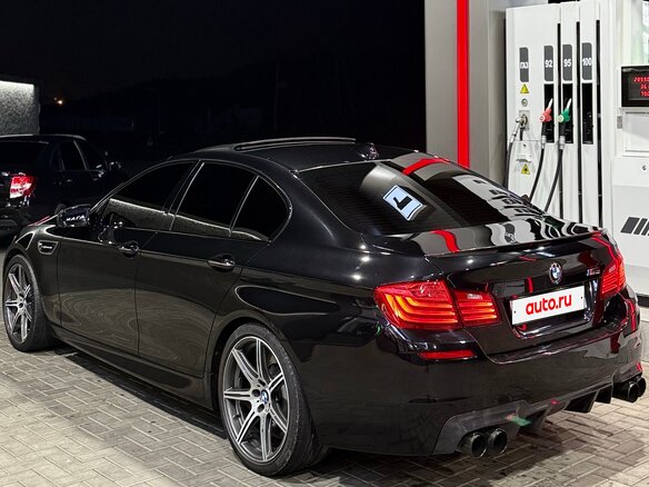 2013 BMW M5 V (F10) Рестайлинг, чёрный - вид 3