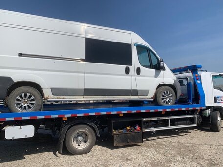 2024 Isuzu Elf (N-series), белый, 6700000 рублей, вид 2