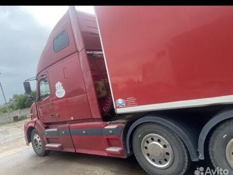 2004 Volvo VNL, красный, 1500000 рублей, вид 4
