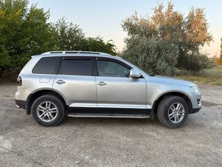 2009 Volkswagen Touareg I Рестайлинг, серый, 1354000 рублей, вид 3
