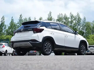 2022 Toyota Yaris L X XP150 Рестайлинг, белый, 1050000 рублей, вид 4