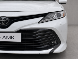 2018 Toyota Camry VIII (XV70), белый, 2491347 рублей, вид 4