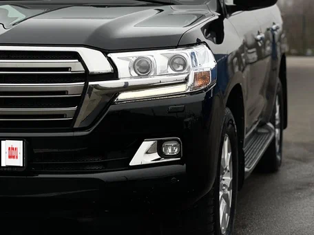 2020 Toyota Land Cruiser 200 Series Рестайлинг 2, чёрный, 6350000 рублей, вид 3