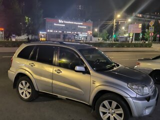 2005 Toyota RAV4 II (XA20) Рестайлинг, серебристый, 790000 рублей, вид 2