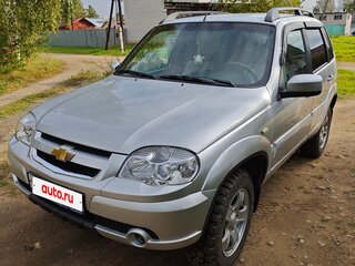 2012 Chevrolet Niva I Рестайлинг, серебристый, 530000 рублей, вид 1