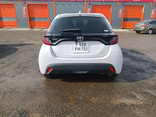 2021 Toyota Yaris IV, белый, 1050000 рублей, вид 4