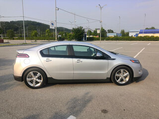 2015 Chevrolet Volt I, серебристый, 1500000 рублей, вид 2