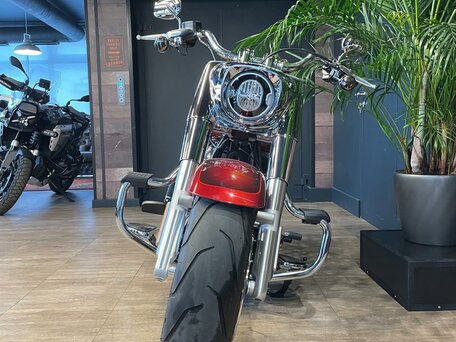 2023 Harley-Davidson Fat Boy, пурпурный, 3550000 рублей, вид 3
