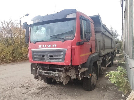 2022 Sinotruk Howo ZZ3327, красный, 2631263 рублей, вид 1