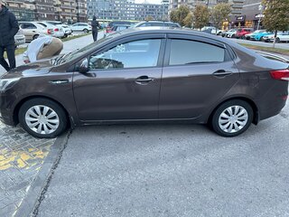 2015 Kia Rio III Рестайлинг, коричневый, 800000 рублей, вид 4