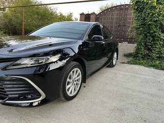 2021 Toyota Camry VIII (XV70) Рестайлинг, чёрный, 2650000 рублей, вид 2