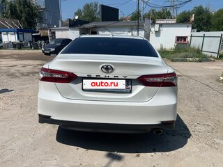 2021 Toyota Camry VIII (XV70) Рестайлинг, белый, 3100000 рублей, вид 4