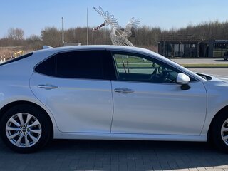 2018 Toyota Camry VIII (XV70), белый, 2760000 рублей, вид 4