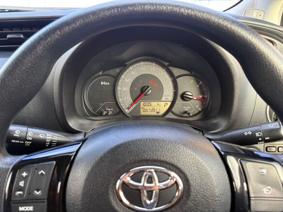 2017 Toyota Vitz III (XP130) Рестайлинг 2, белый, 880000 рублей - вид 14
