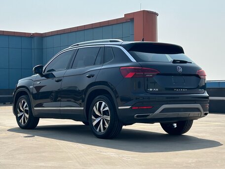 2022 Volkswagen Tayron I, чёрный, 2371000 рублей, вид 3