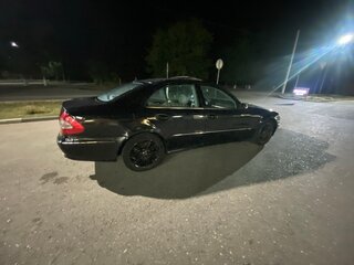 2002 Mercedes-Benz E-Класс 320 III (W211, S211), чёрный, 400000 рублей, вид 4