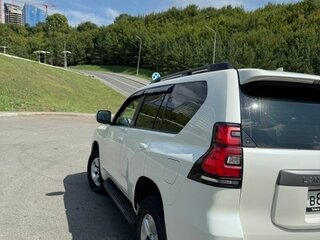 2021 Toyota Land Cruiser Prado 150 Series Рестайлинг 3, белый, 4299000 рублей, вид 4