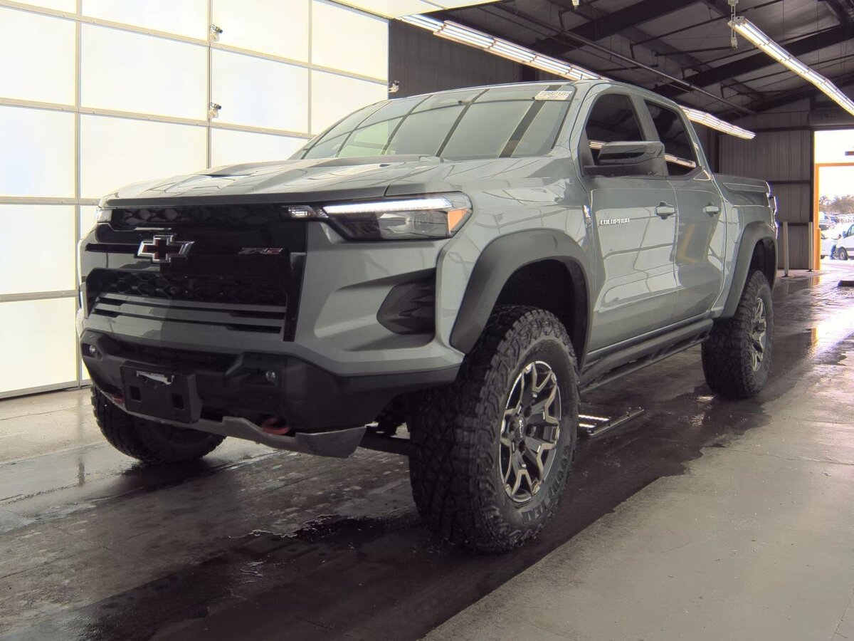 Открыть фотографии: Chevrolet Colorado III
