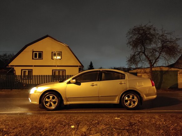 2004 Mitsubishi Galant IX, серебристый, 420000 рублей - вид 1