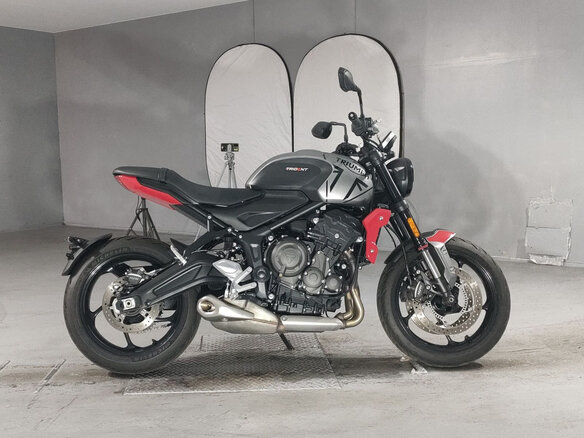 2021 Triumph Trident 660, серый, 700000 рублей