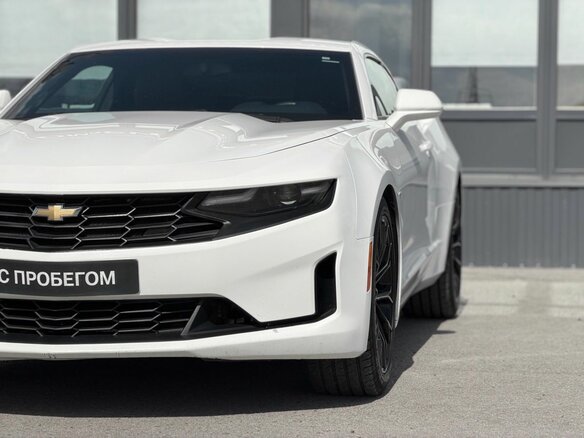 2019 Chevrolet Camaro VI Рестайлинг, белый, 2250000 рублей - вид 8
