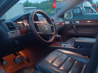 2005 Volkswagen Touareg I, серебристый, 900000 рублей, вид 5