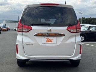 2023 Honda Freed II Рестайлинг, белый, 1410000 рублей, вид 5