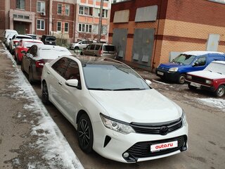 2017 Toyota Camry VII (XV50) Рестайлинг 2, белый, 2100000 рублей, вид 3