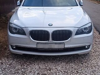 2010 BMW 7 серии Long 750Li V (F01/F02/F04), белый, 1700000 рублей, вид 4