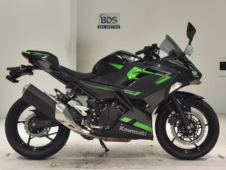 2022 Kawasaki Ninja 400, чёрный, 630000 рублей, вид 4
