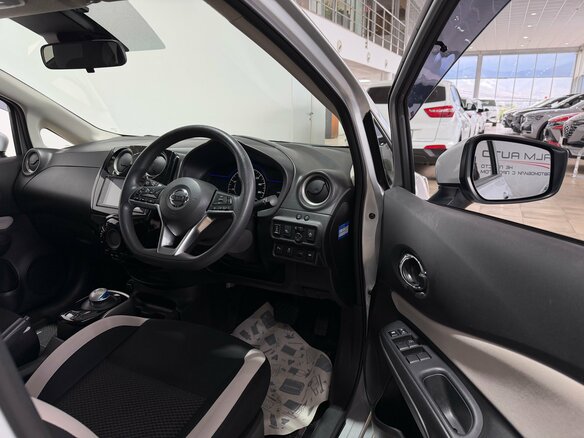 2020 Nissan Note e-Power II Рестайлинг, серебристый, 1300000 рублей - вид 8