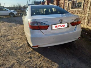 2015 Toyota Camry VII (XV50) Рестайлинг, белый, 1555000 рублей, вид 2