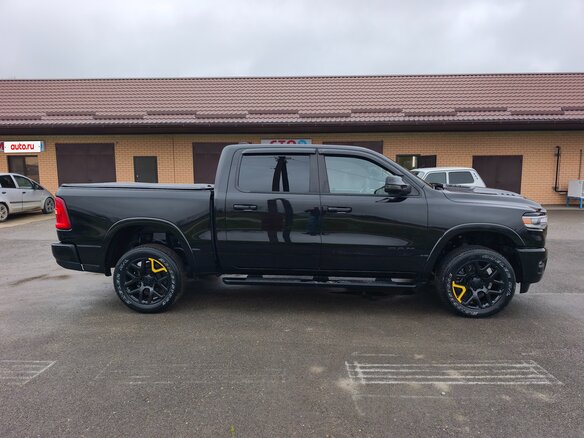 2024 Ram 1500 Quad Cab V Рестайлинг, чёрный, 7000000 рублей - вид 5
