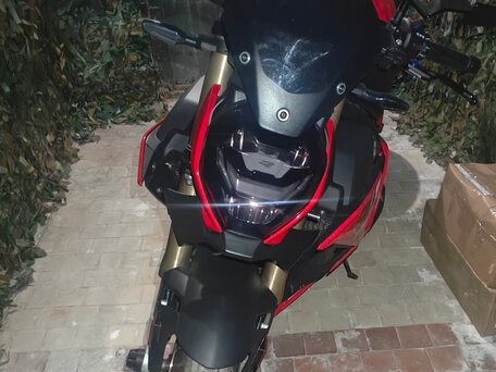2022 BMW S 1000 R, красный, 1800000 рублей, вид 1