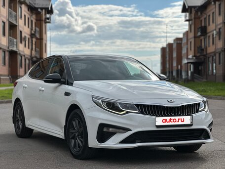2020 Kia Optima IV Рестайлинг, белый, 2050000 рублей, вид 2