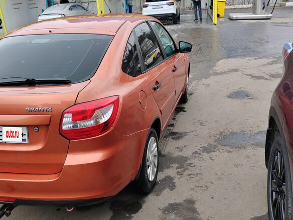 2015 Lada (ВАЗ) Granta I, оранжевый, 600000 рублей - вид 4