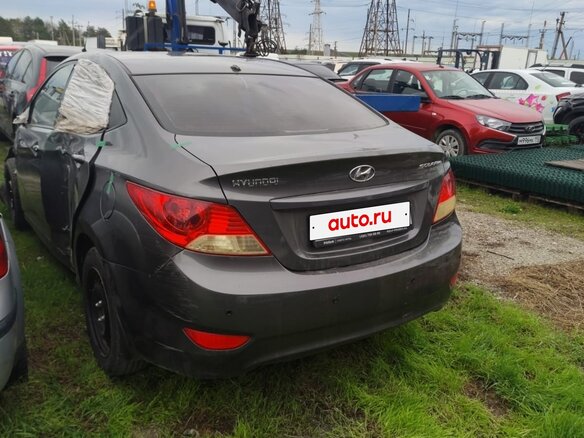 2013 Hyundai Solaris I, чёрный, 335000 рублей - вид 3