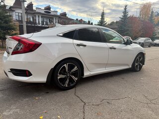 2016 Honda Civic X, белый, 1600000 рублей, вид 5