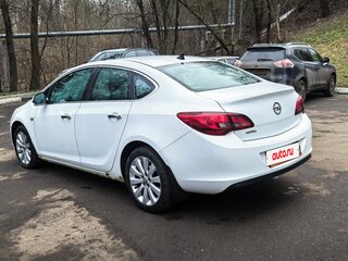 2013 Opel Astra J Рестайлинг, белый, 800000 рублей, вид 4