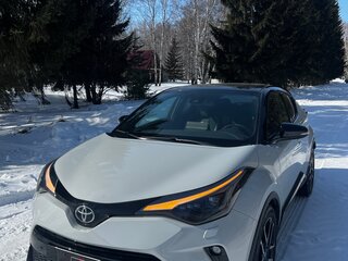2023 Toyota C-HR I Рестайлинг, белый, 3500000 рублей, вид 2