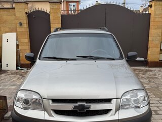 2013 Chevrolet Niva I Рестайлинг, серый, 750000 рублей, вид 1