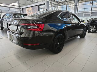 2021 Skoda Superb III Рестайлинг, коричневый, 2500000 рублей, вид 5