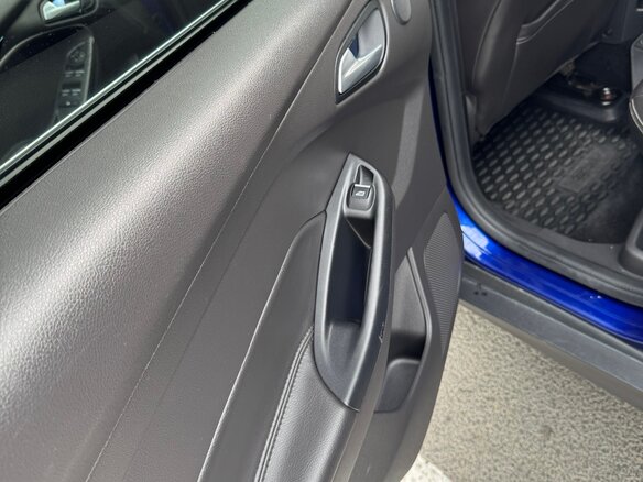 2015 Ford Focus III Рестайлинг, синий, 1520000 рублей - вид 16
