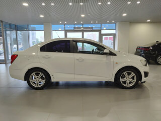 2013 Chevrolet Aveo II, белый, 525000 рублей, вид 4