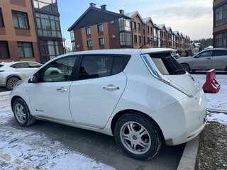 2014 Nissan Leaf (EM57) I (ZE0/AZE0), белый, 600000 рублей, вид 4