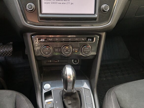 2016 Volkswagen Tiguan II, белый - вид 10