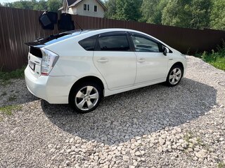 2010 Toyota Prius III (XW30), белый, 800000 рублей, вид 4