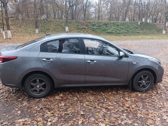 2020 Kia Rio IV, серый, 2250000 рублей - вид 1