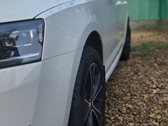 2017 Skoda Octavia III (A7) Рестайлинг, белый - вид 2
