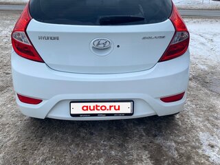 2011 Hyundai Solaris I, белый, 700000 рублей, вид 4